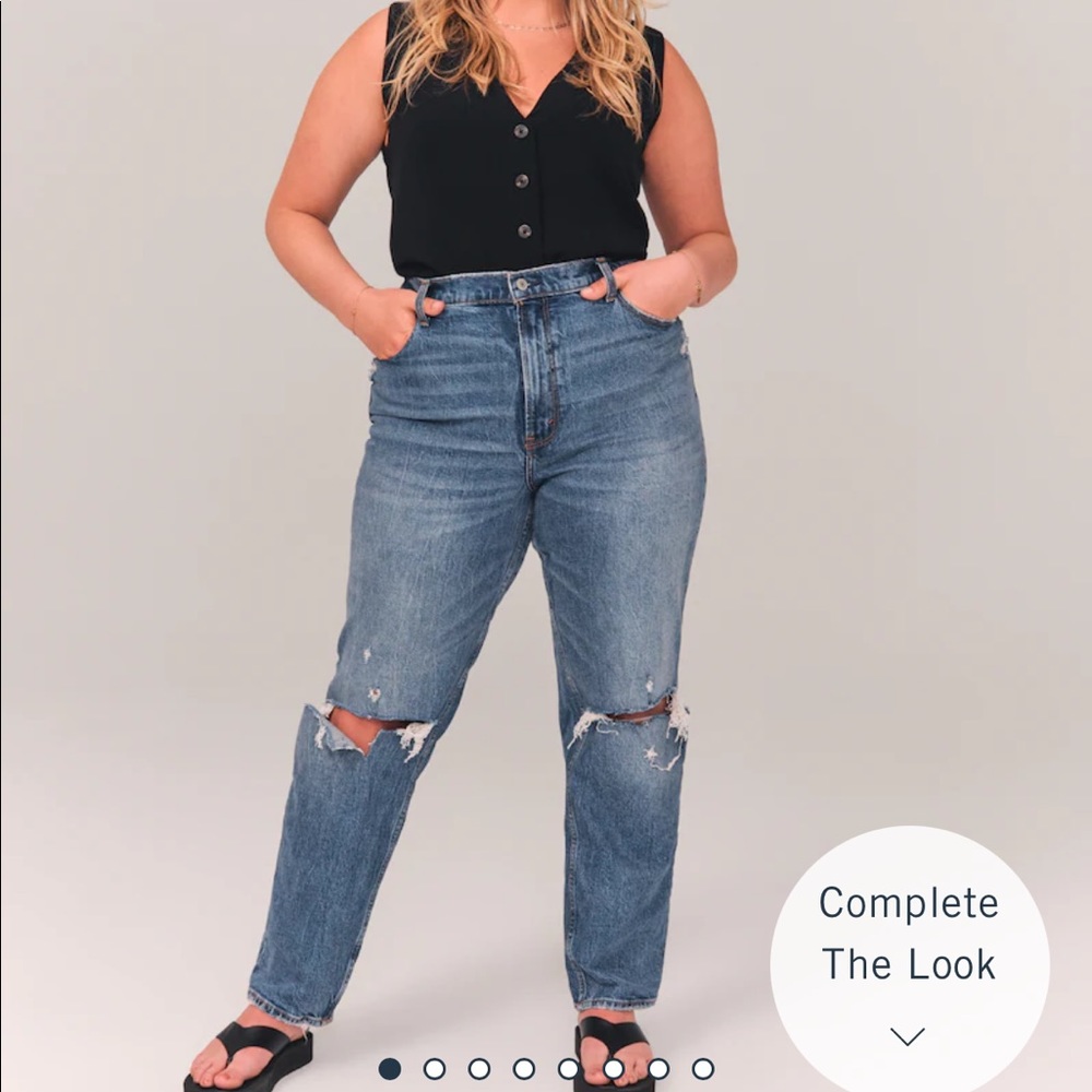 NEW WITH TAGS Abercrombie & Fitch The 90’s Straight Ultra High Rise Jeans